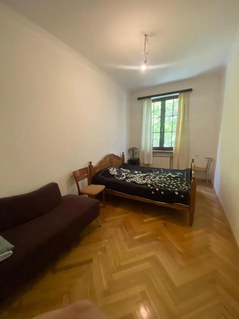 Apartamento Tbilisi, Vazha-Pshavela